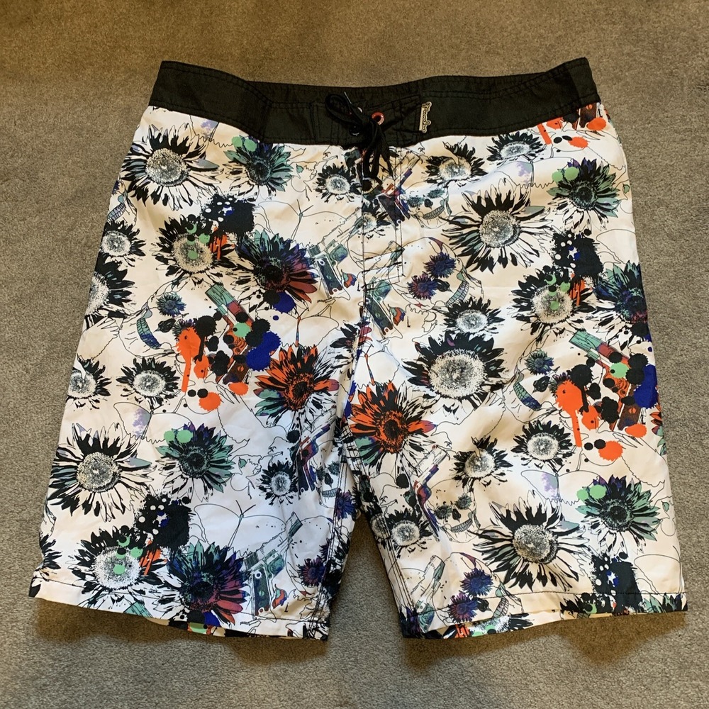 Mambo Mens Board Shorts Size L Multicolor Paint Splash Flowers Gun‎ Skull